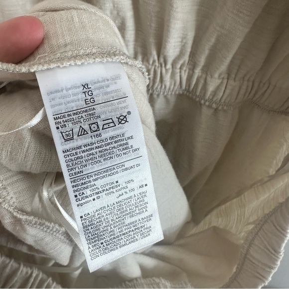 Elegant Cream Midi Dress - Picture 7 of 8